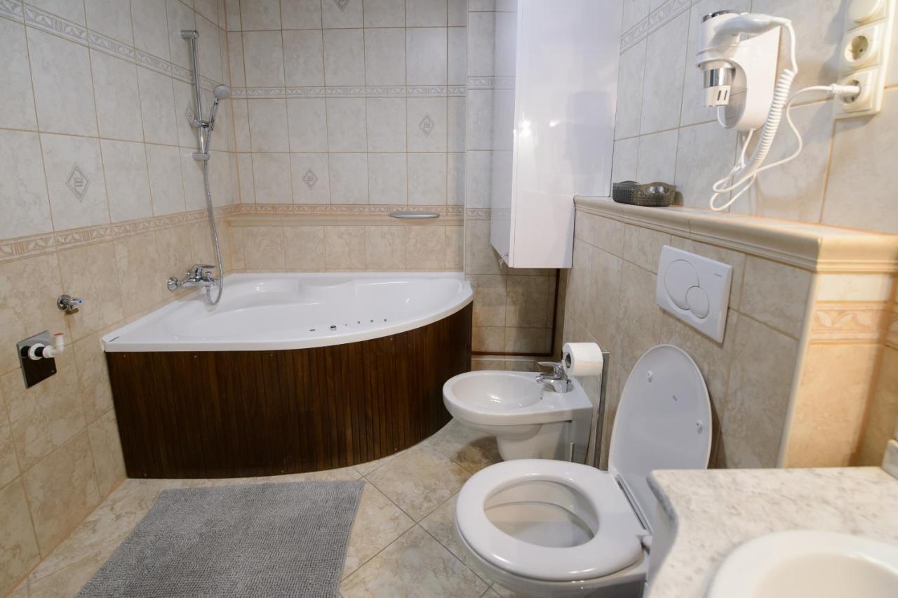 Hr Apartmanhaz Eger Zewnętrze zdjęcie
