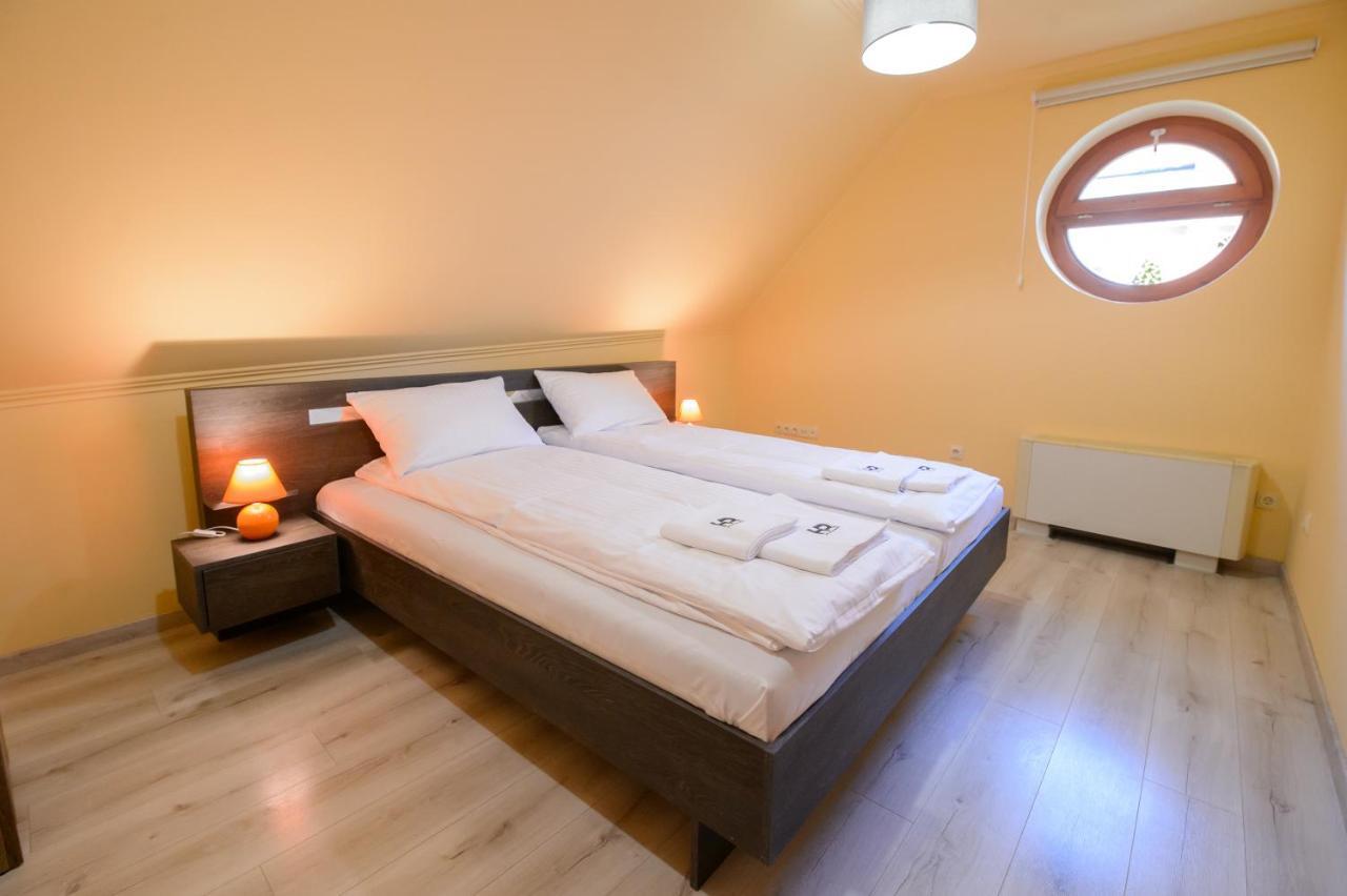 Hr Apartmanhaz Eger Zewnętrze zdjęcie