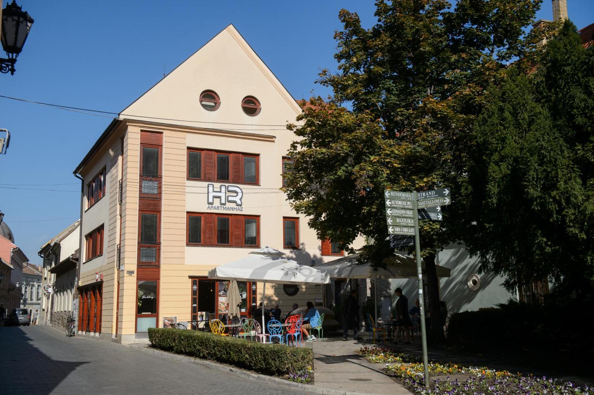 Hr Apartmanhaz Eger Zewnętrze zdjęcie